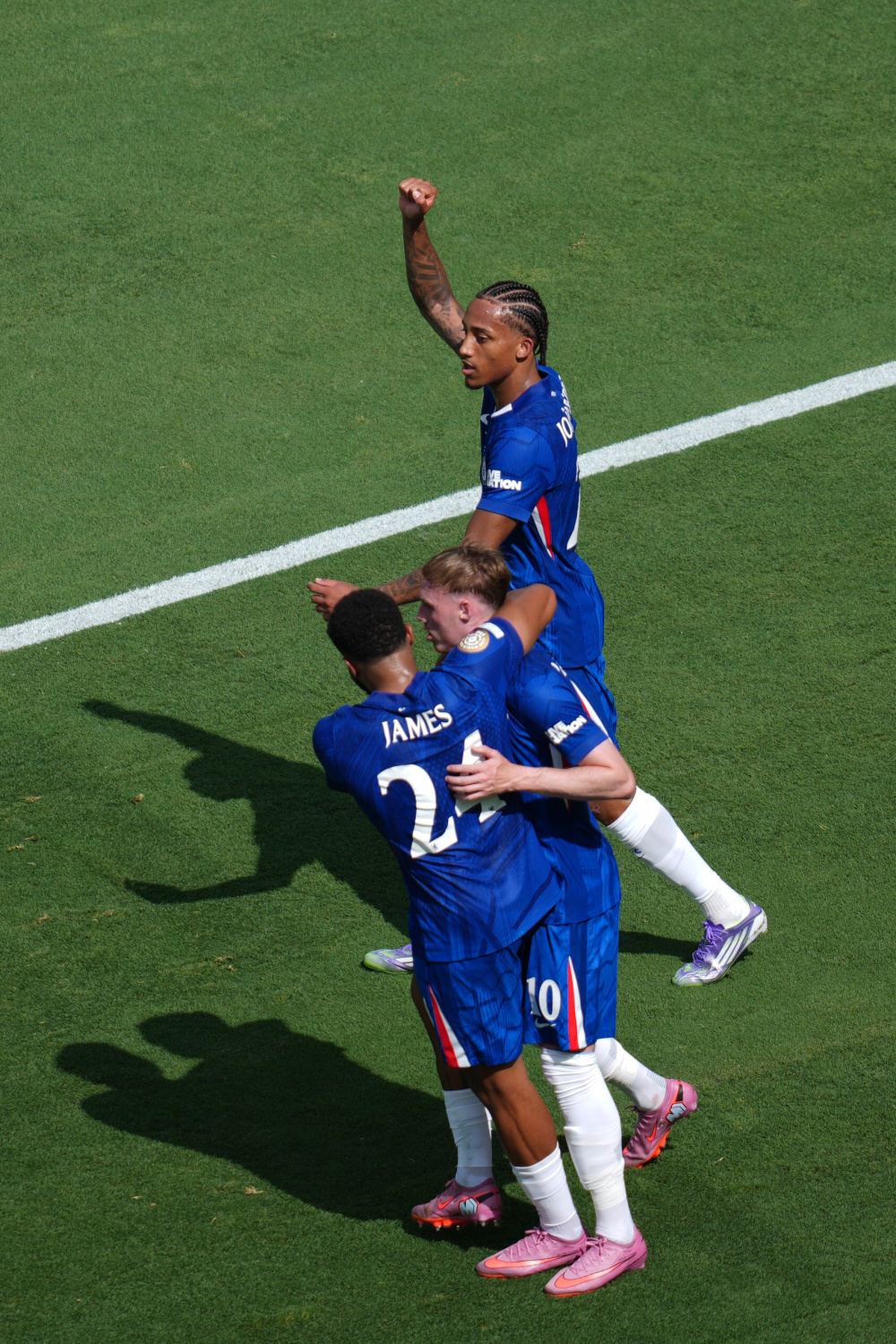 九游移动端-关于重要助攻引爆全场！，詹姆斯意外战胜巴黎圣日耳曼热度持续攀升的信息-九游移动端