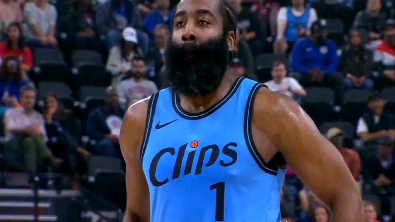 jiuyou-哈登在巴黎圣日耳曼比赛中战术调整，爆冷引发热议！赛场气氛高涨-jiuyou