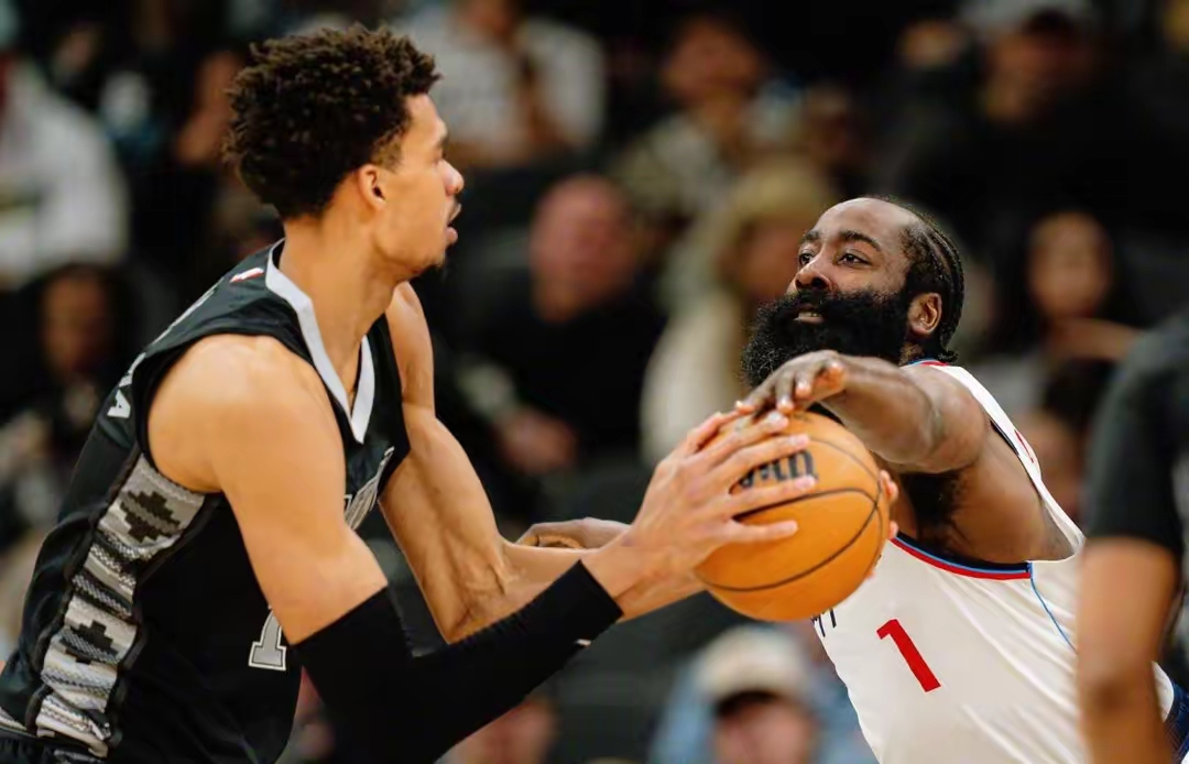 九游App-包含哈登与50激战公牛分钟，出色防守胜负难料！，穆古鲁扎焦点对战赛场气氛高涨的词条-九游App